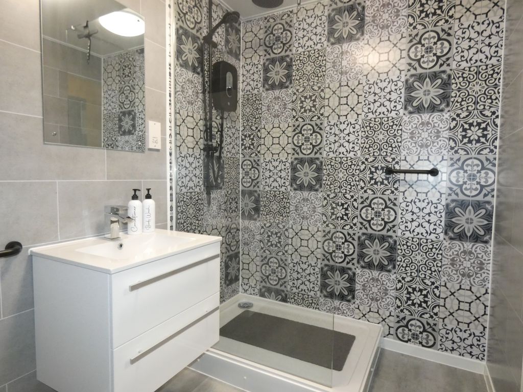 Shower Room- click for photo gallery